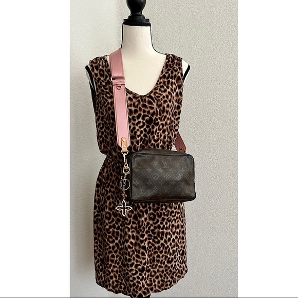 Louis Vuitton Handbags - 🖤 Authentic Louis Vuitton Trousse crossbody purse